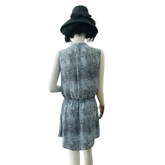HILARY RADLEY Blouson Dress V-Neck Cinched Waist Black White Gray Casual Dress - Picture 9 of 10
